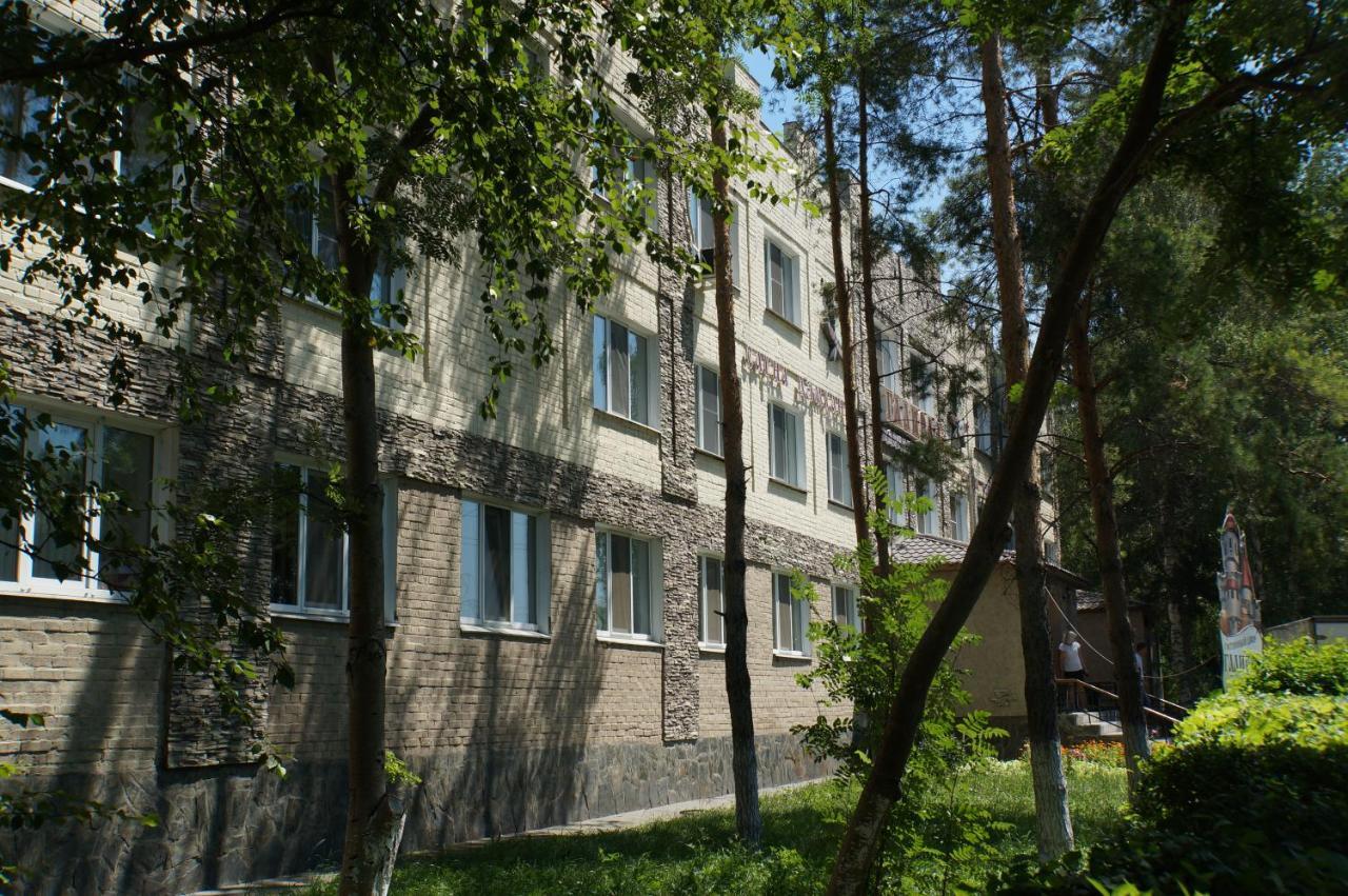 Galirad Hotel Öskemen Bagian luar foto