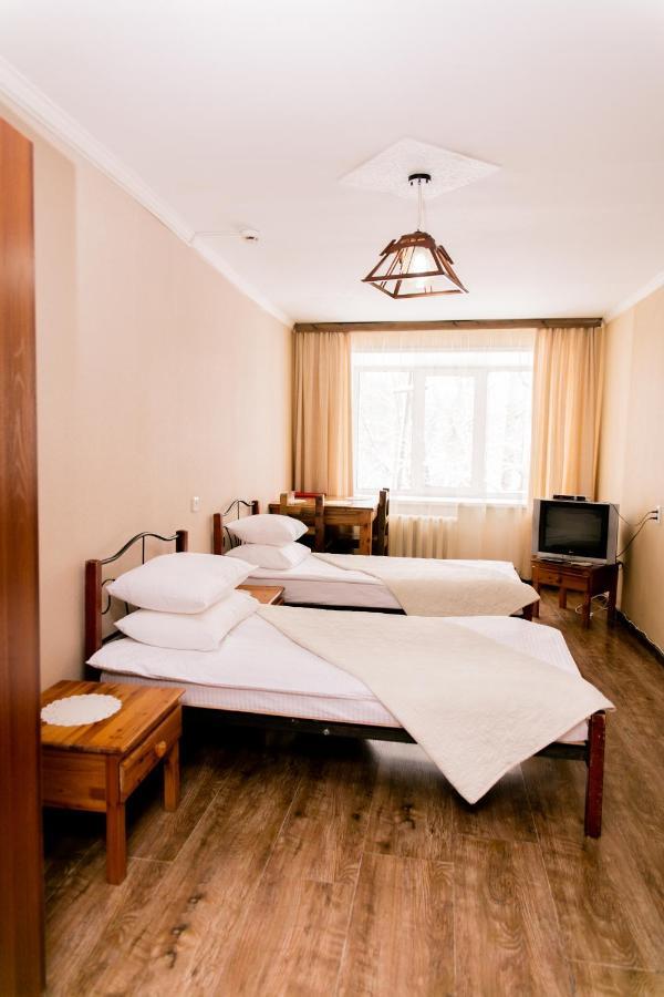 Galirad Hotel Öskemen Ruang foto