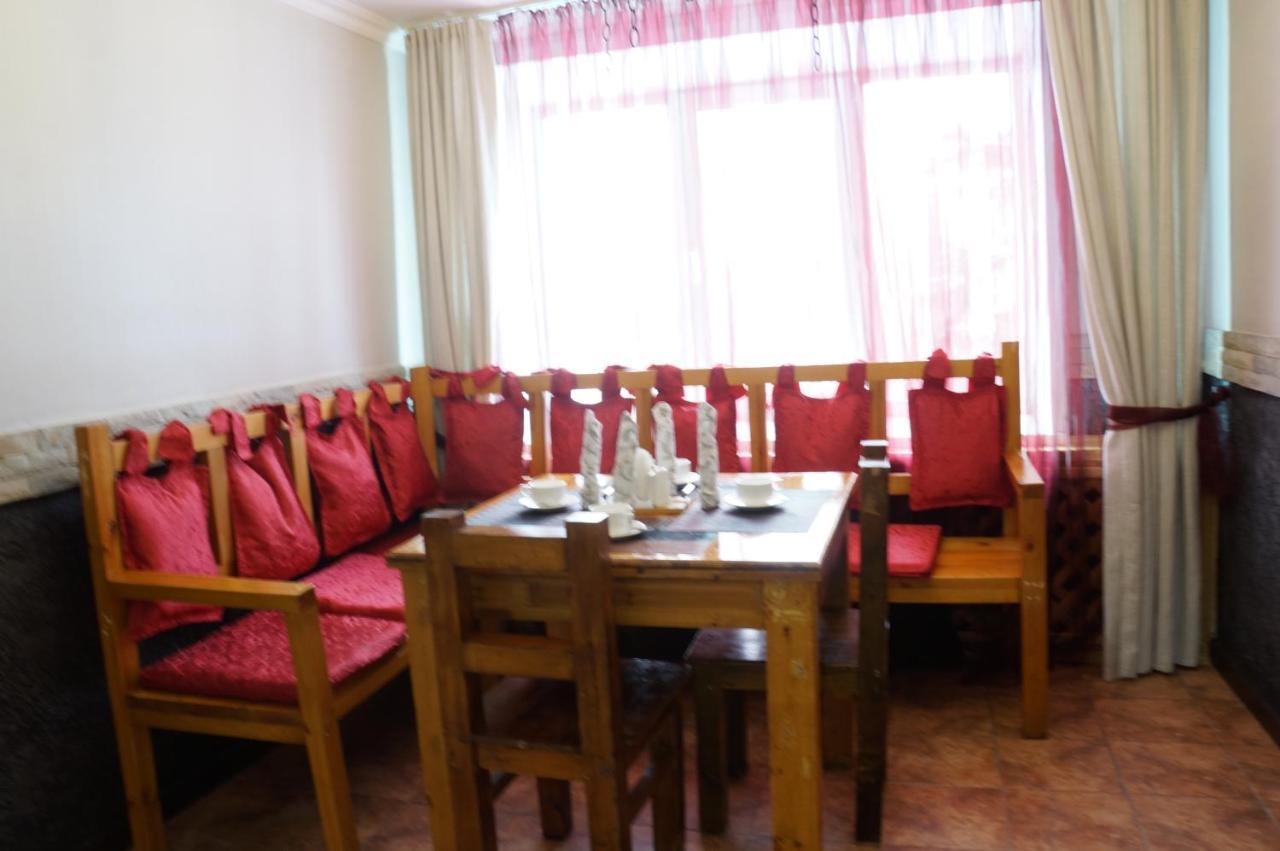 Galirad Hotel Öskemen Ruang foto