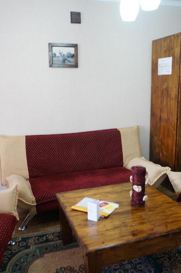 Galirad Hotel Öskemen Ruang foto